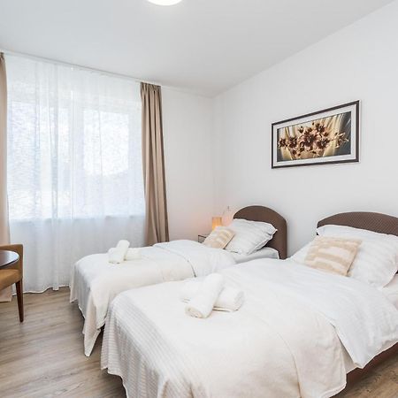 Perla Hradce Apartment Hradec Kralove Bagian luar foto
