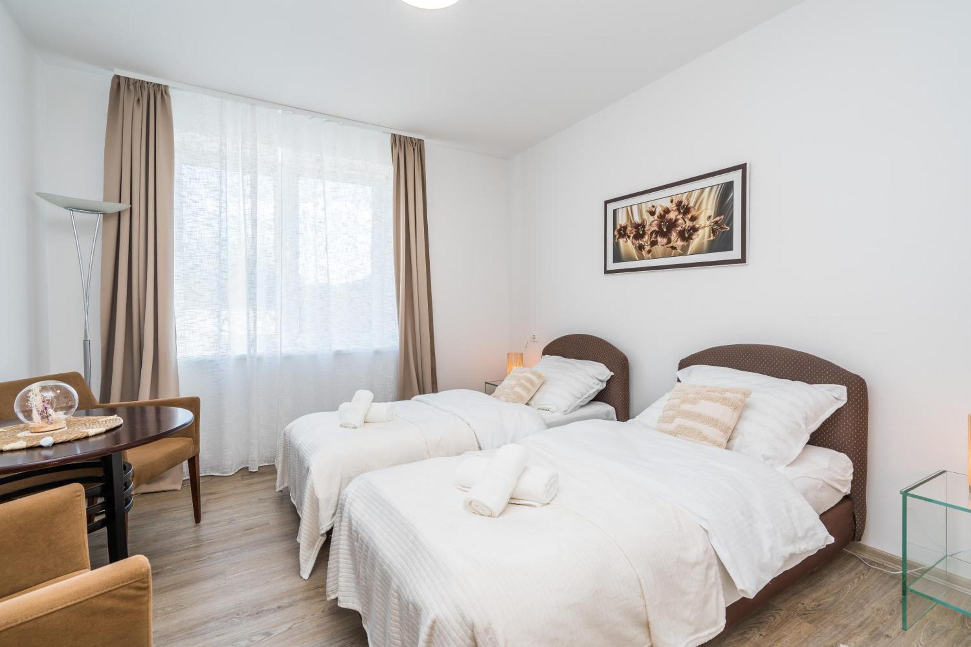 Perla Hradce Apartment Hradec Kralove Bagian luar foto